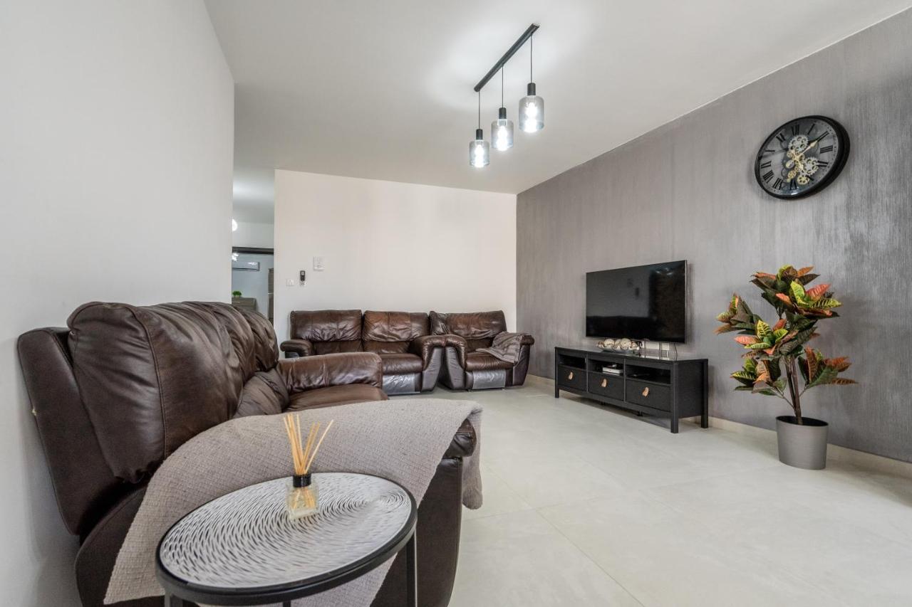 Brand New 3Br Apartment Close To All Amenities Сент-Полс-Бей Экстерьер фото