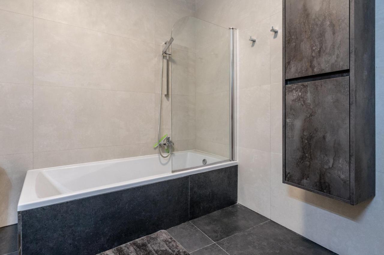 Brand New 3Br Apartment Close To All Amenities Сент-Полс-Бей Экстерьер фото