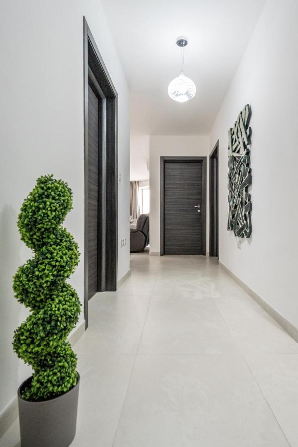 Brand New 3Br Apartment Close To All Amenities Сент-Полс-Бей Экстерьер фото